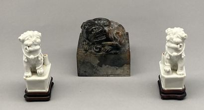 Lot including : 

- A large hardstone seal...