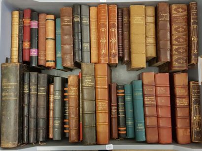Lot including: 

- MANNETTE comprising a...