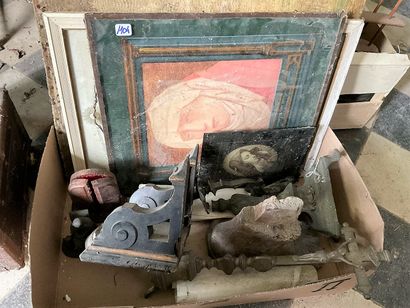 Lot religiosa comprenant : 
Une gravure en...