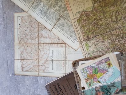 Lot de cartes régionales, en partie toilé...