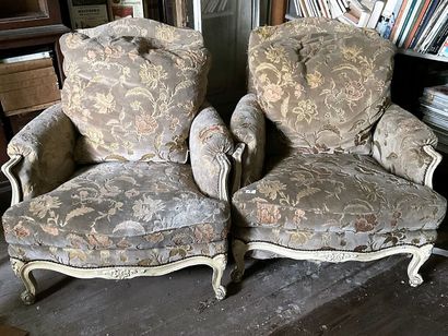 Paire de bergères de style Louis XV en bois...
