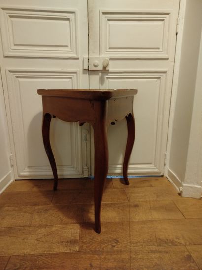 Sorting table with triangular cabaret top...