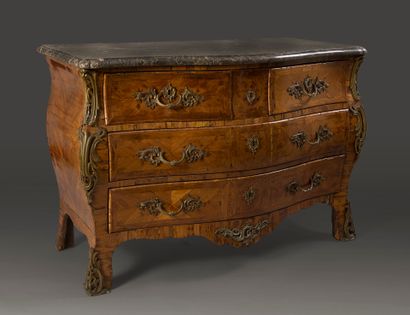 Rosewood veneered chest of drawers. Opens...