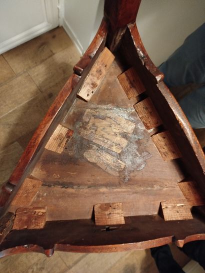 Sorting table with triangular cabaret top...