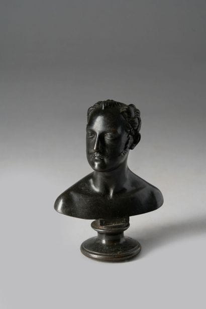 Petit BUSTE en bronze à patine noire figurant...