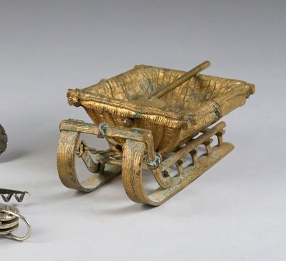 Gilt bronze sledge-shaped POCKET EMPTY. 
20th...