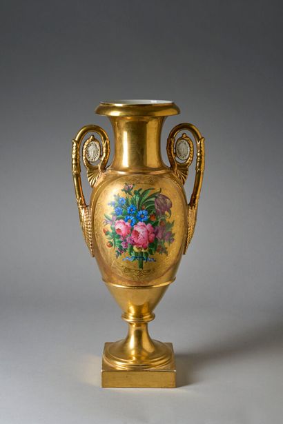 LARGE BALLUSTRATE VASE in fully gilded porcelain...
