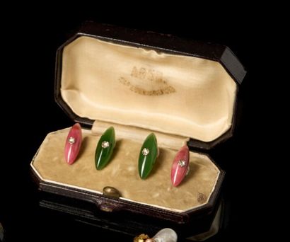 Pair of 9K gold (375°/°°) SHACKLE BUTTONS...