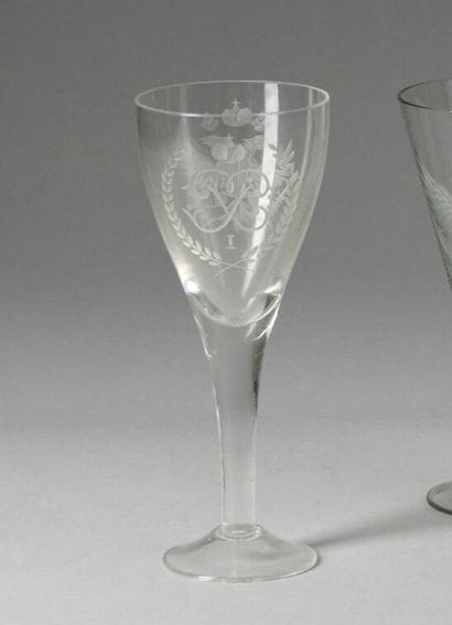 Verre à pied en cristal, de forme tronconique,...