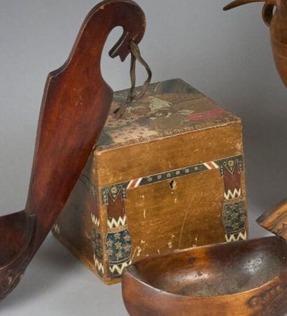 Large wooden BOX with polychrome decoration...