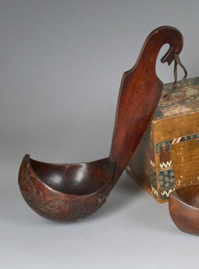 Wooden KOVSH, the body engraved with foliate...