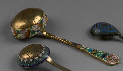 SAUPOUDREUSE in gilt silver (800°/°° minimum)...