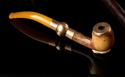 PIPE in wood and blond amber mounted in 14K...