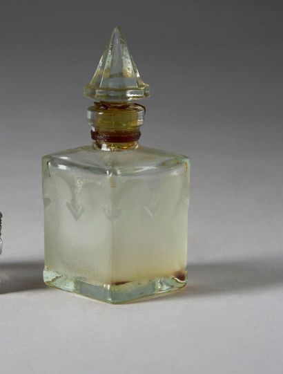 Small engraved and frosted glass PARFUM BOTTLE,...