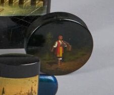 Round lacquered papier-mâché box with polychrome...