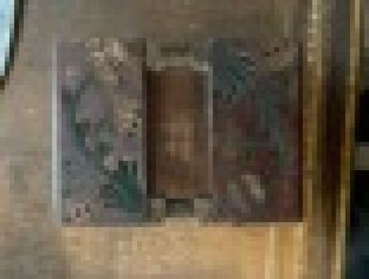 CABINET MURAL en bois partiellement polychrome...