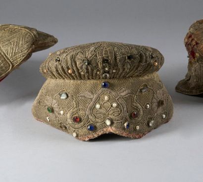 KOKOSHNIK, cylindrical shape in folded part,...