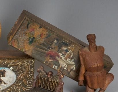 Large rectangular wooden BOX with polychrome...