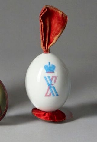 EASTER EGG in white porcelain, decorated...