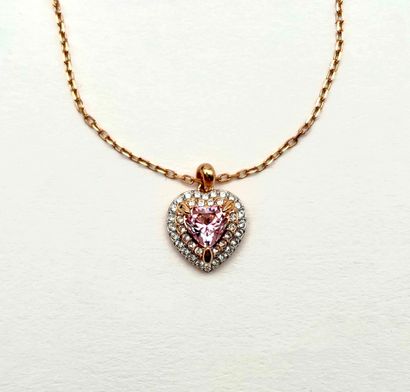 SWAROVSKI.
Pendentif en métal doré, modèle...