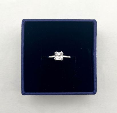 SWAROVSKI.
Bague, modèle 