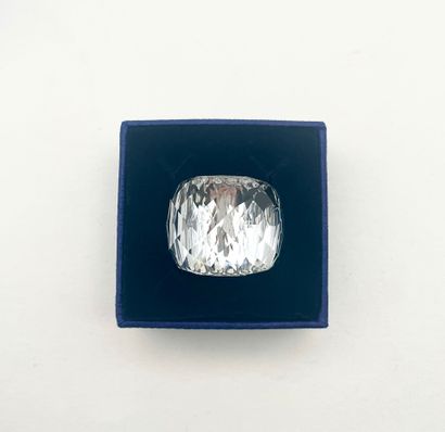 SWAROVSKI.
Bague boule, modèle 