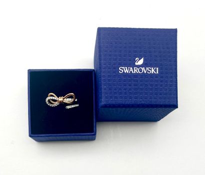 SWAROVSKI.
Bague, modèle 