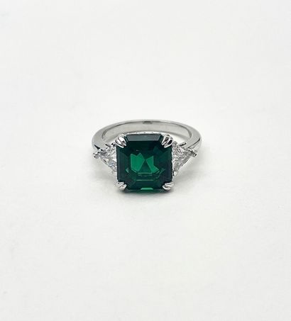 SWAROVSKI.
Bague modèle, 