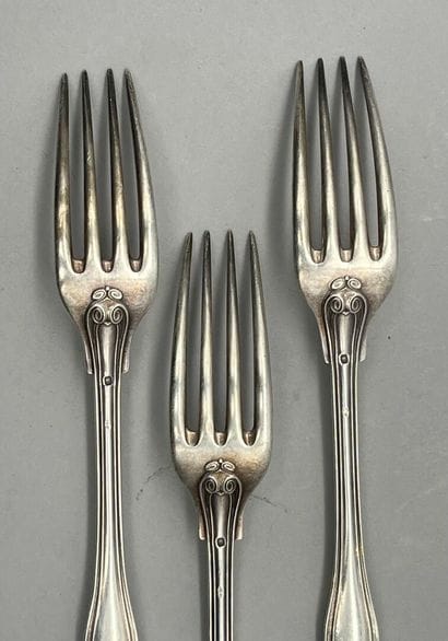 Suite de 18 grands couverts en argent 950...