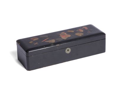 Lot including: 
- A rectangular lacquer box...