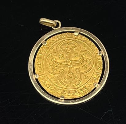 Pendentif circulaire en or 18 K (750 °/°°)...