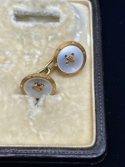 Paire de boutons de manchettes à chaînettes...