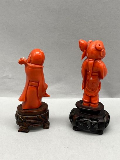 Reunion of two carved red coral subjects,...