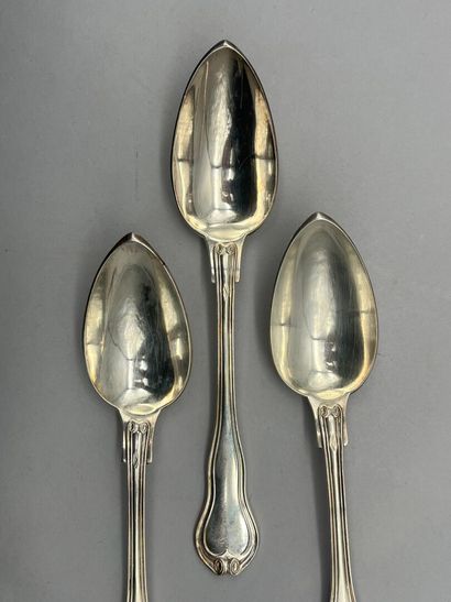 Suite de 18 grands couverts en argent 950...