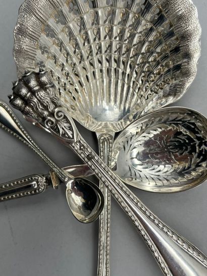 950 °/°° silver household set comprising:...