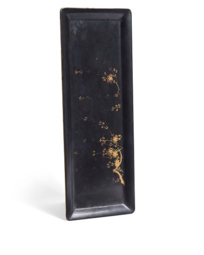 Lot including: 
- A rectangular lacquer box...