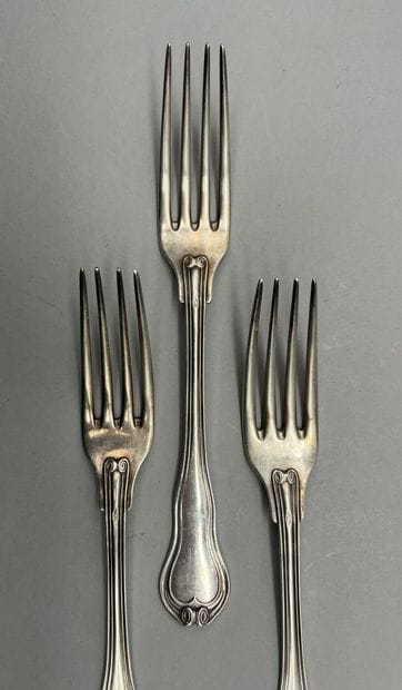 Suite de 18 grands couverts en argent 950...