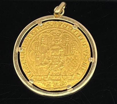 Pendentif circulaire en or 18 K (750 °/°°)...