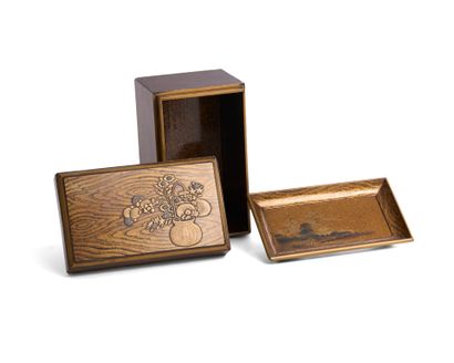 Tebako accessory or cosmetics box in gold...