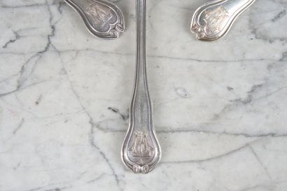 Suite de 18 grands couverts en argent 950...