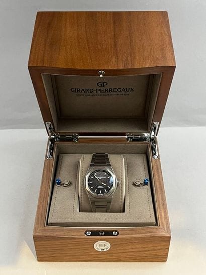 GIRARD-PERREGAUX 
Montre-bracelet pour homme,...