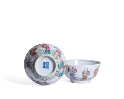 A pair of Rose Family porcelain bowls with...