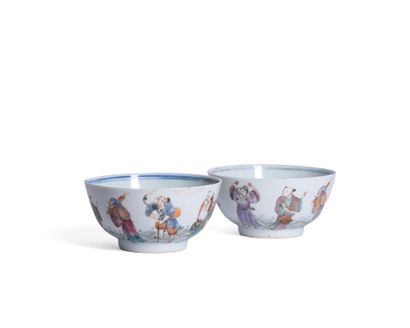 A pair of Rose Family porcelain bowls with...
