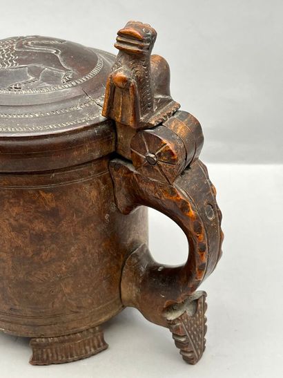 Chope ou tankard en ronce de bouleau tourné...