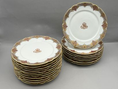 PARIS
Suite of 30 rimmed plates in polychrome...
