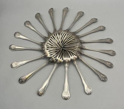 Suite de 18 grands couverts en argent 950...