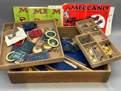 MECCANO, Paris. 
Partie de jeu de construction...