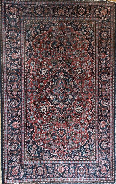 Tapis rectangulaire en laine à motifs de...