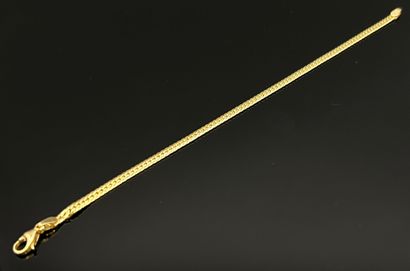 Lot comprenant :
- Bague en or jaune 18 K...