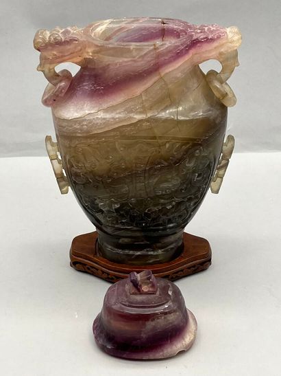 CHINE, XXe siècle.
Vase couvert en quartz...